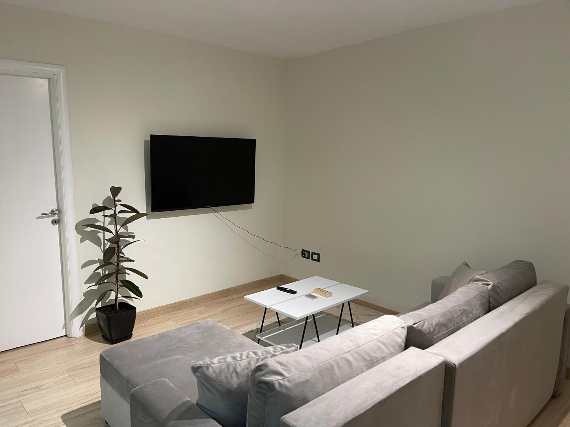 White Apartment, In The Center Of 티라나 외부 사진