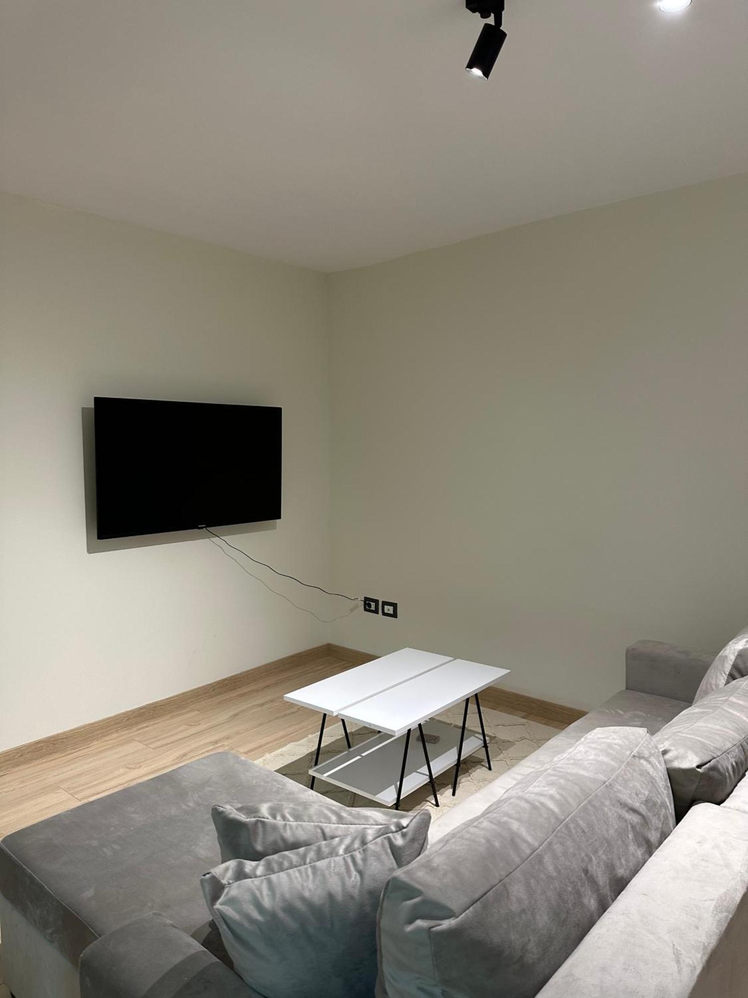 White Apartment, In The Center Of 티라나 외부 사진